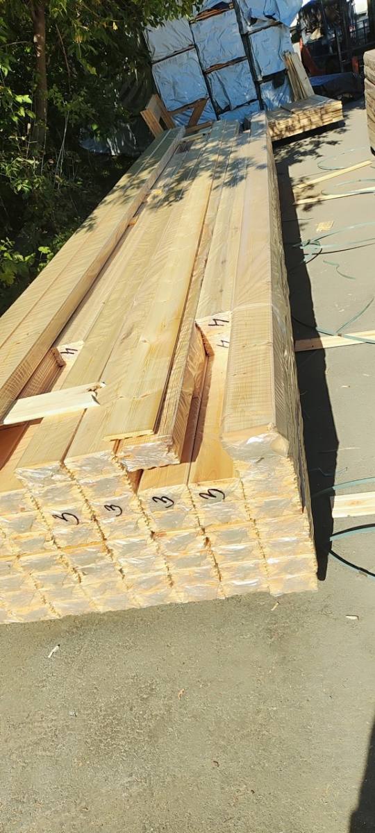 Пачка имитации бруса после погрузки в газель