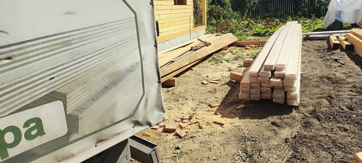 Уголок кузова и выгруженная имитация бруса