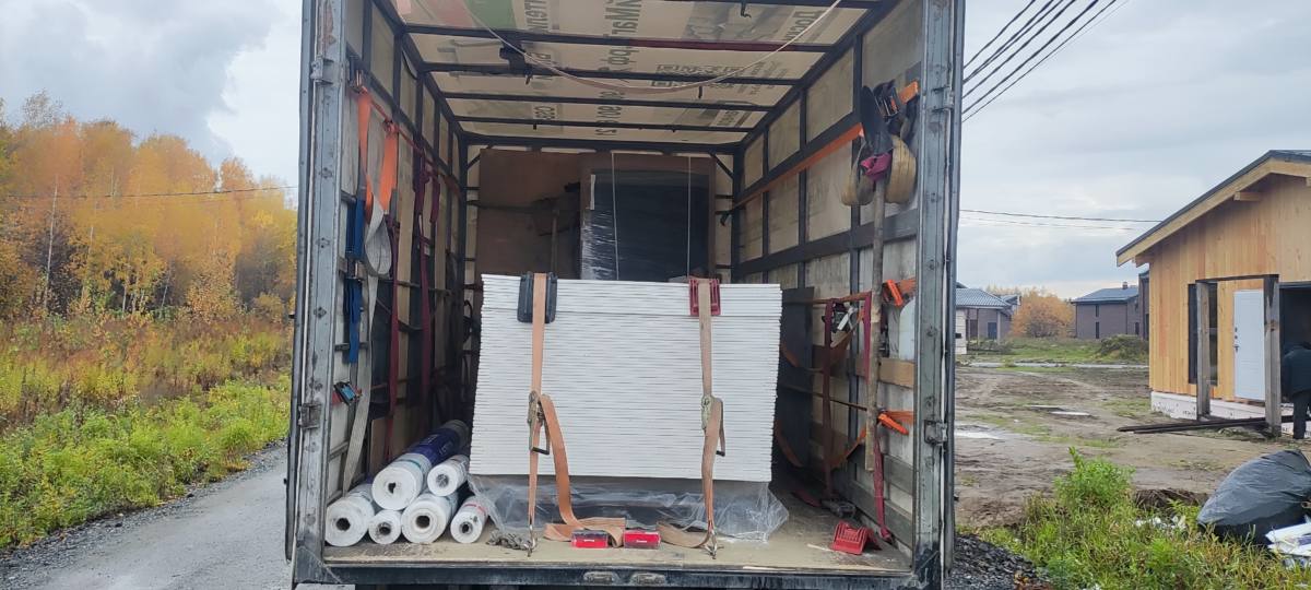 Гипсокартон Knauf 12,5 мм и мембрана Изобокс в кузове газели, доставка по Новосибирску